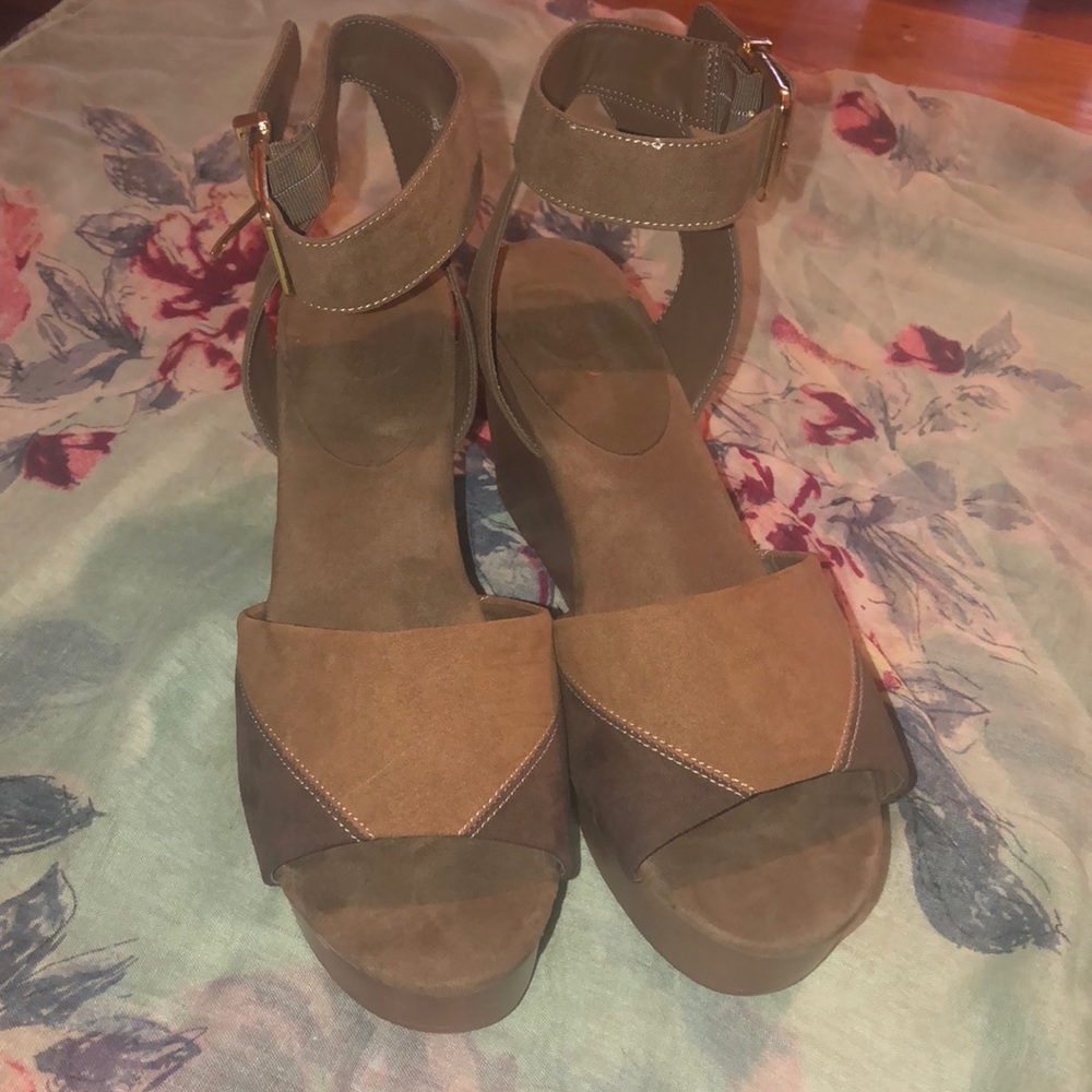 Brown/Tan Wedges